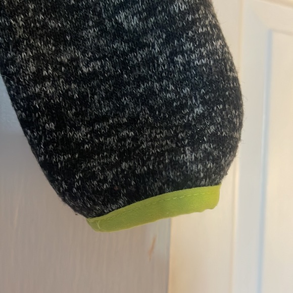 Free country boys size 7/8 jacket lightweight. Black with green trim. - Picture 6 of 9